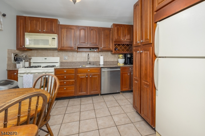 52 Aspen Ln Property Photo 9