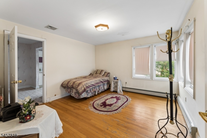 1415 N Wood Ave Property Photo 18