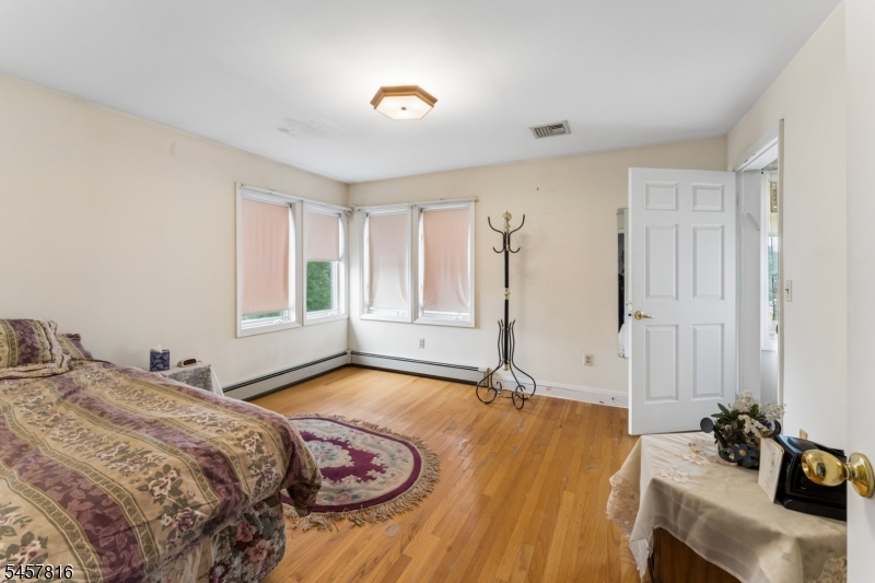 1415 N Wood Ave Property Photo 19
