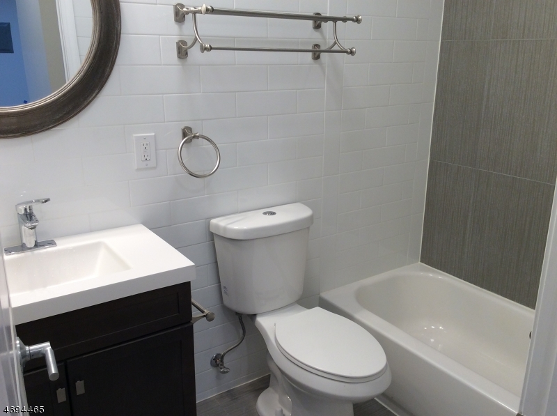 104 Broughton Ave 1b Property Photo 4
