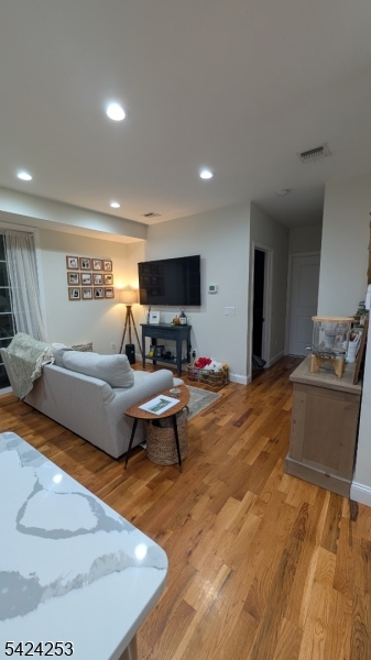 104 Broughton Ave 1b Property Photo 14
