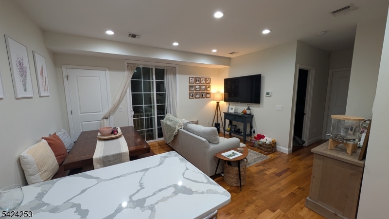 104 Broughton Ave 1b Property Photo 15