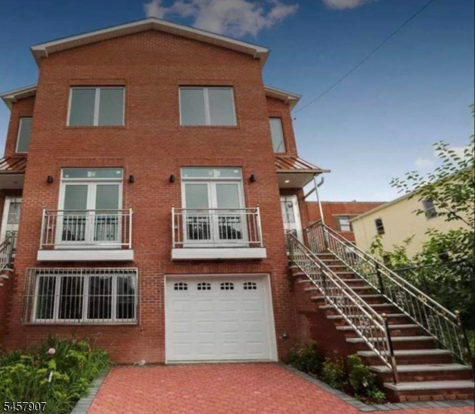 86 Oak St 2 Property Photo 1