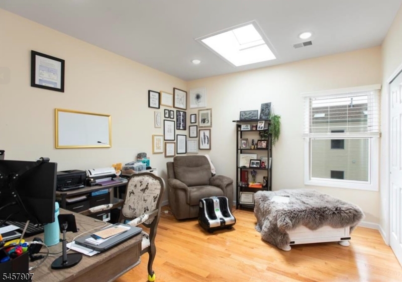 86 Oak St 2 Property Photo 6