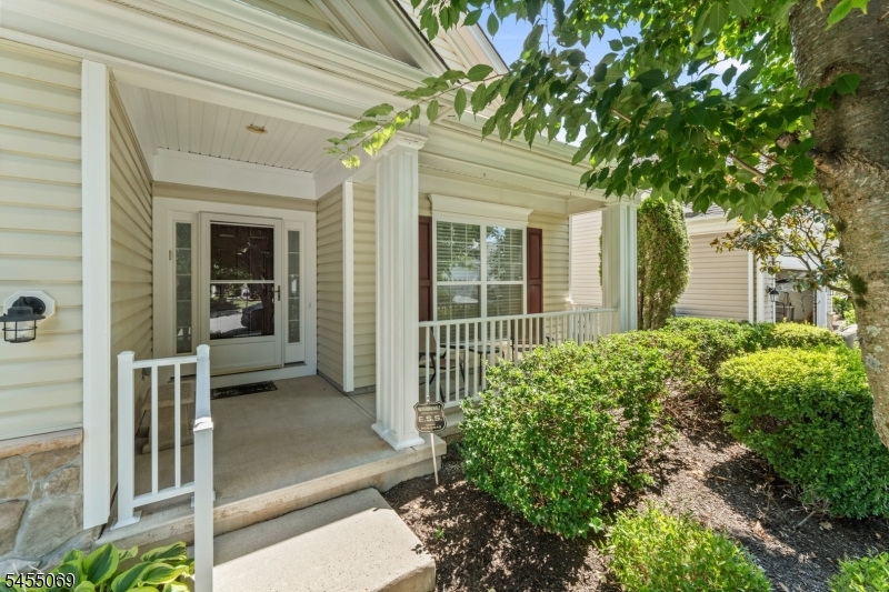 574 Post Ln Property Photo 2