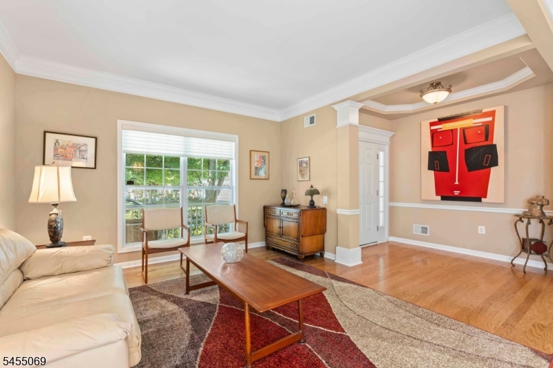 574 Post Ln Property Photo 9
