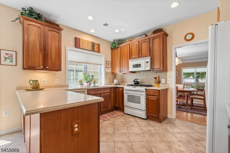 574 Post Ln Property Photo 15