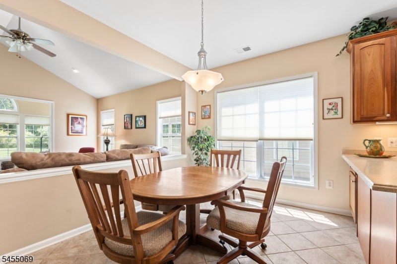 574 Post Ln Property Photo 16