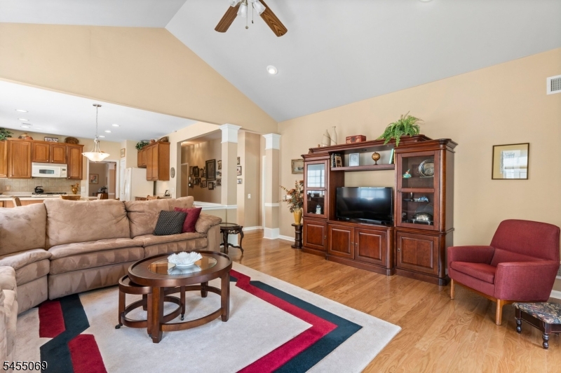574 Post Ln Property Photo 21