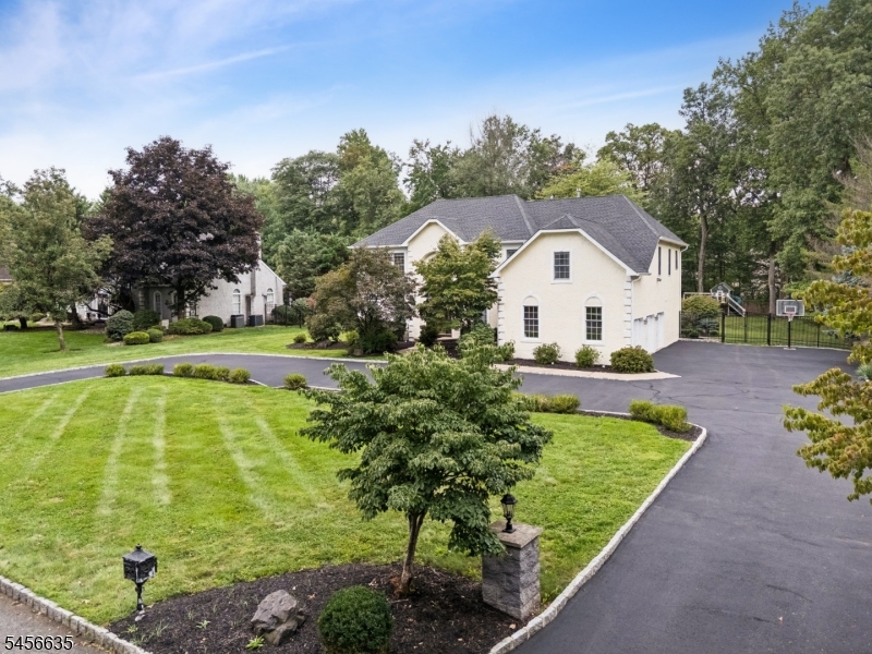 18 Downingtown Court Property Photo 1