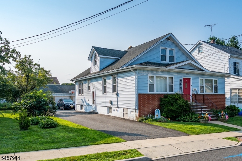 1331 Center St Property Photo 3