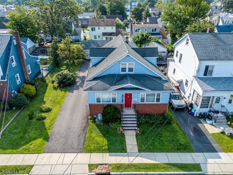 1331 Center St Property Photo 4