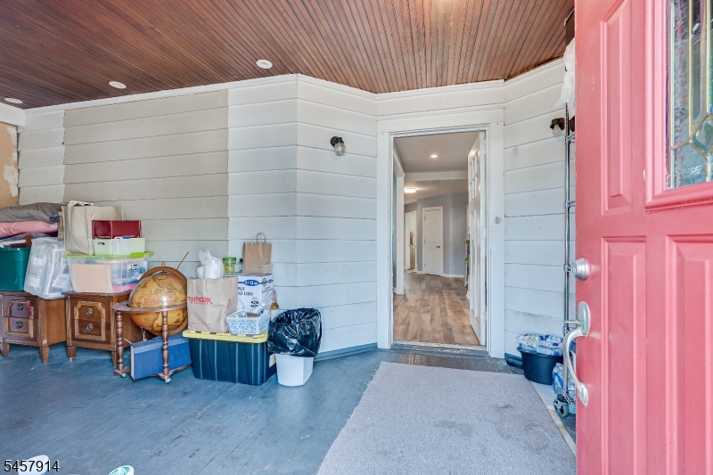 1331 Center St Property Photo 8