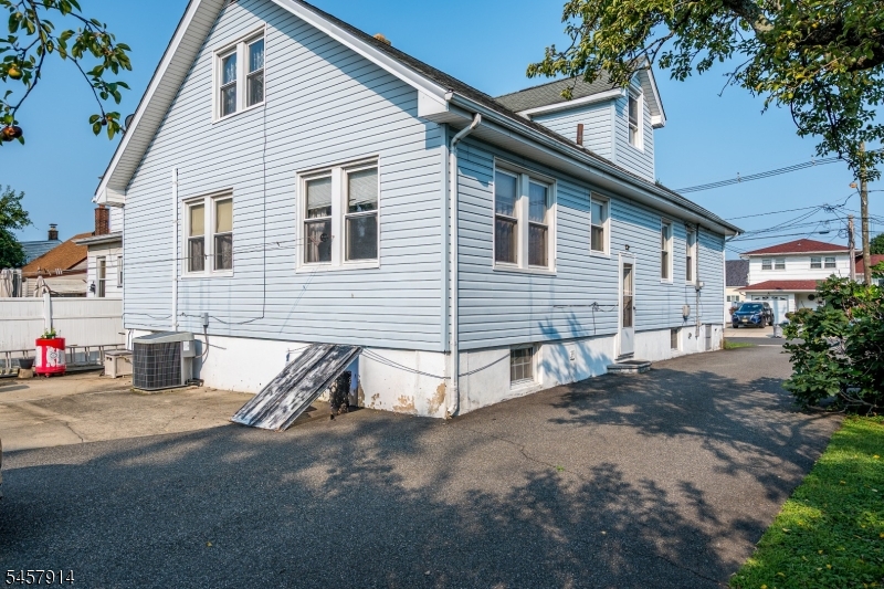 1331 Center St Property Photo 38