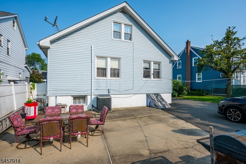 1331 Center St Property Photo 39