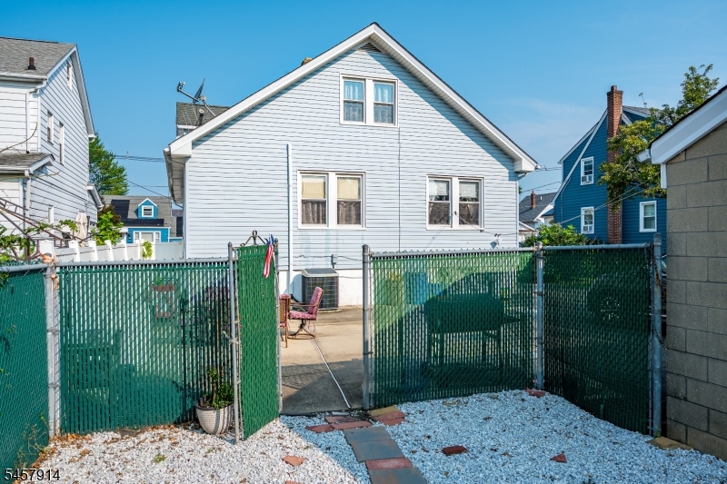 1331 Center St Property Photo 41