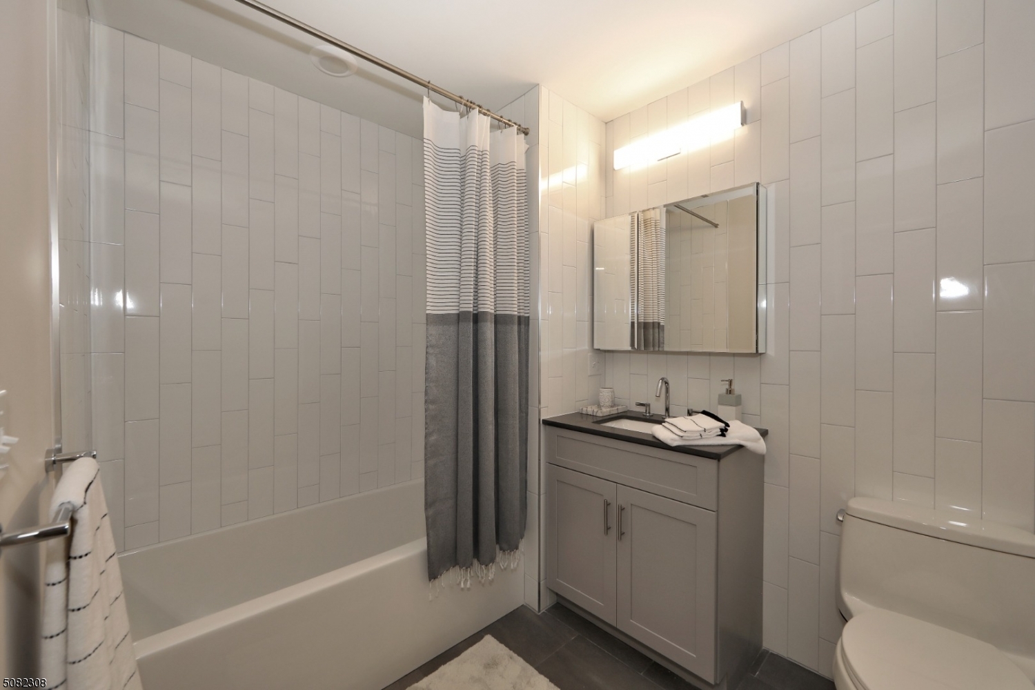 548 Franklin Ave 308 Property Photo 3