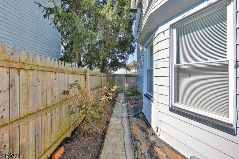 389 Grant St Property Photo 38