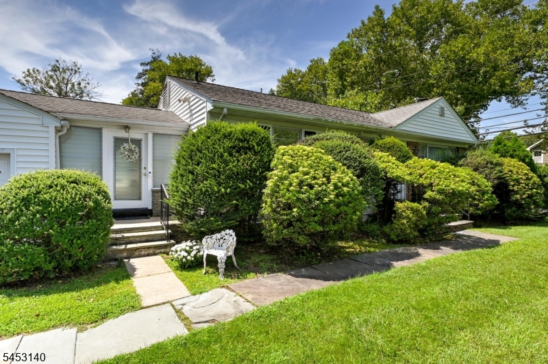 271 Summit Rd Property Photo 3