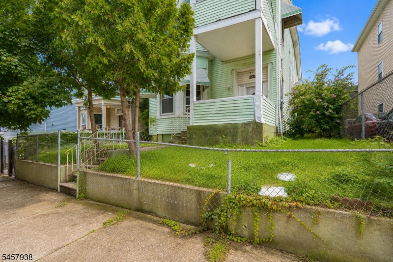 270 Hamilton Ave Property Photo 5