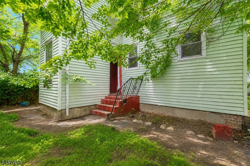 270 Hamilton Ave Property Photo 6