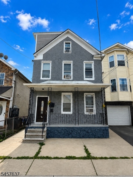 230 Pine St Property Photo 1