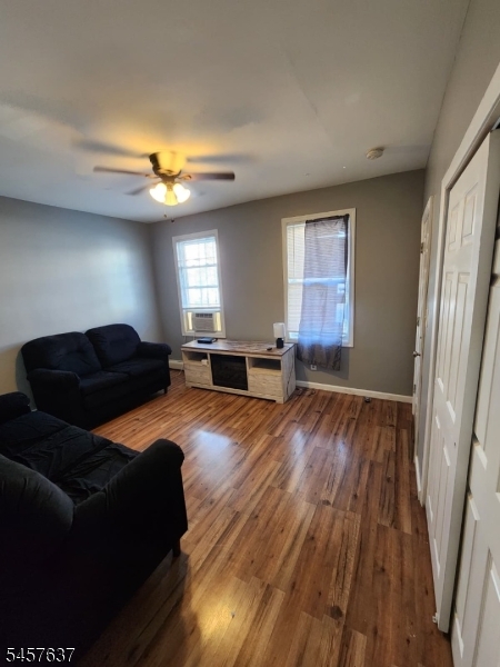 230 Pine St Property Photo 2