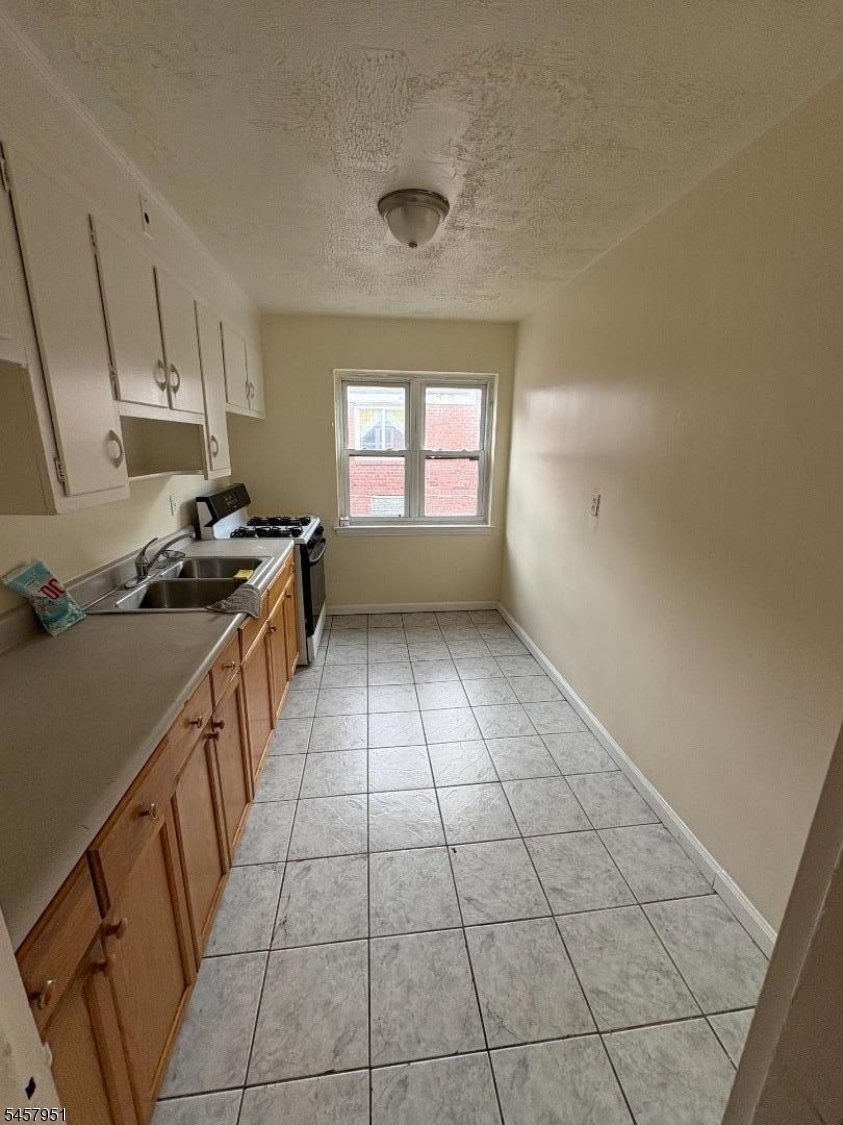 138 Midland Pl Property Photo 4