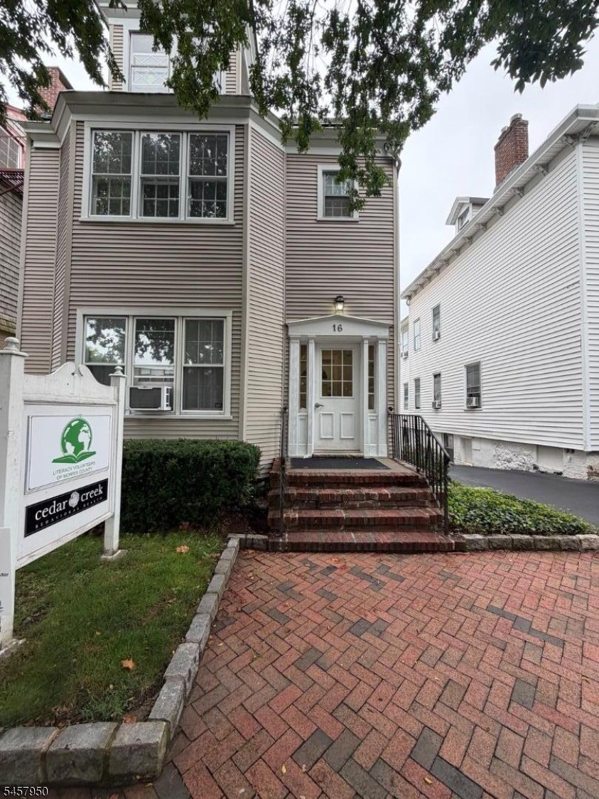 16 Elm St 3 Property Photo 1