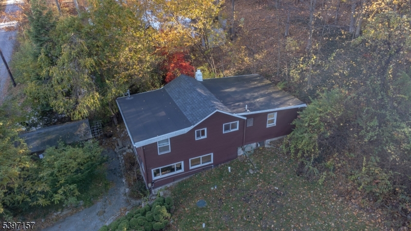 18 Decker Pond Rd Property Photo 1