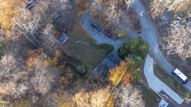 18 Decker Pond Rd Property Photo 2