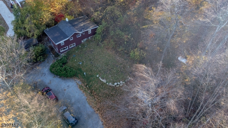 18 Decker Pond Rd Property Photo 3
