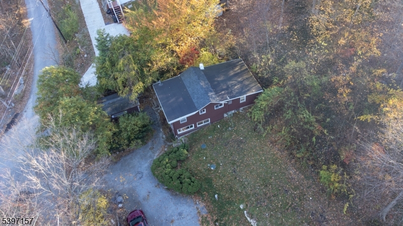 18 Decker Pond Rd Property Photo 4