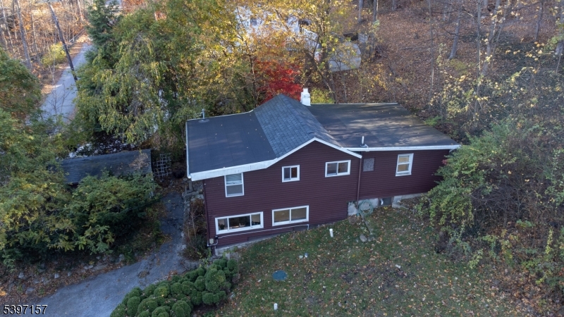 18 Decker Pond Rd Property Photo 6