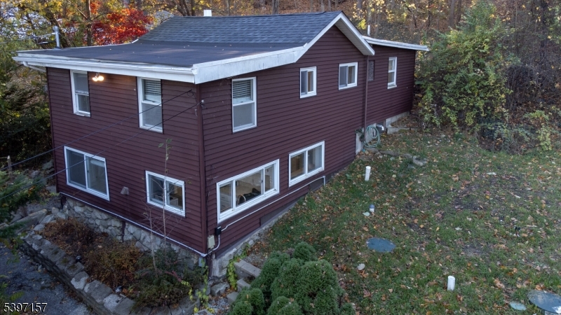 18 Decker Pond Rd Property Photo 8