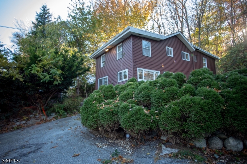 18 Decker Pond Rd Property Photo 11