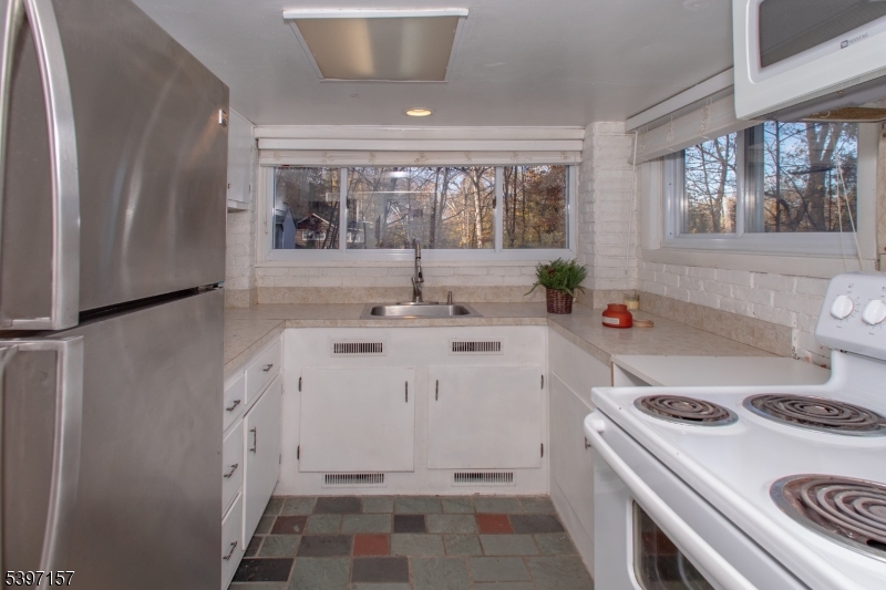 18 Decker Pond Rd Property Photo 28