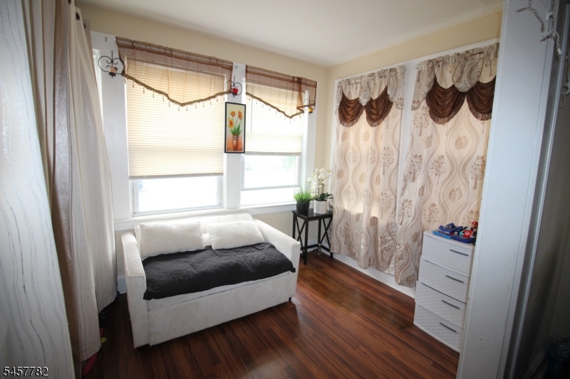 10 Rose Ter Property Photo 2