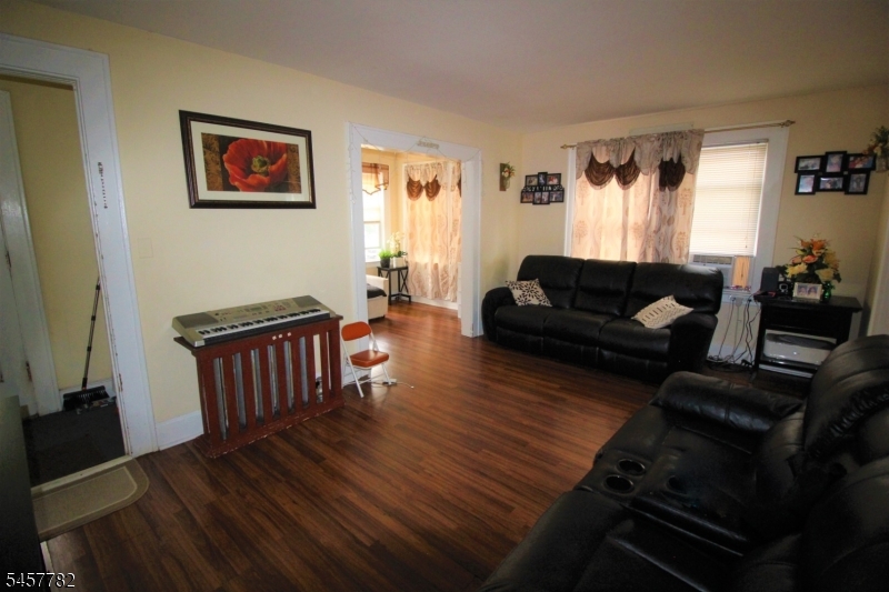 10 Rose Ter Property Photo 3