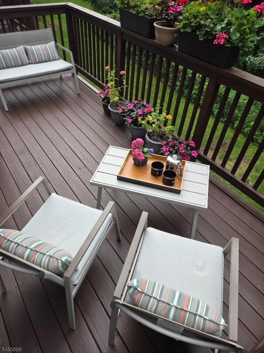54 Woodledge Ct Property Photo 3