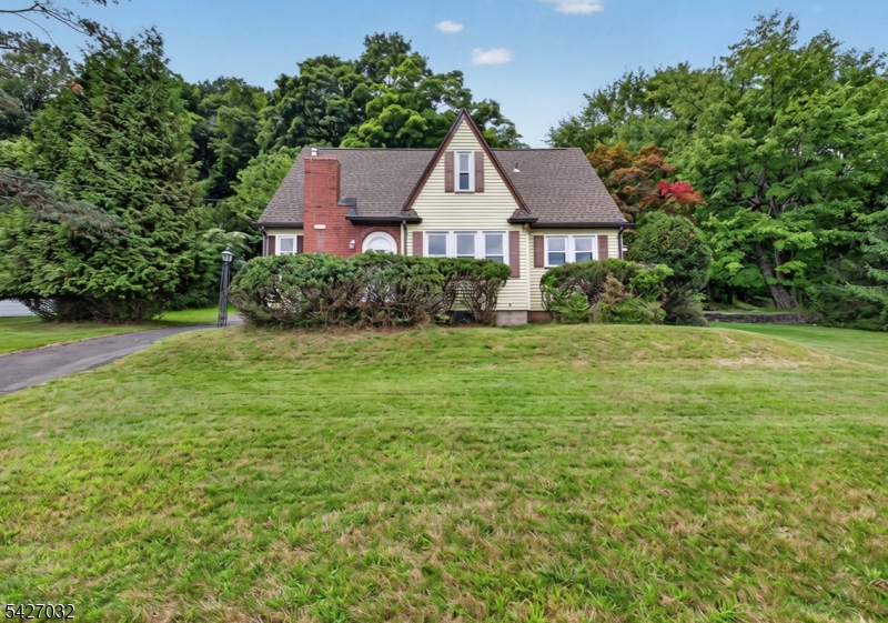 1208 Pompton Ave Property Photo 1