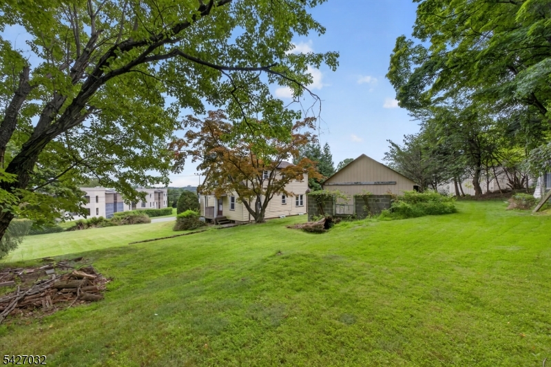 1208 Pompton Ave Property Photo 3