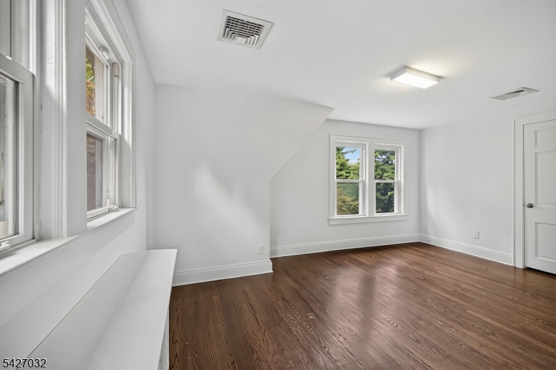 1208 Pompton Ave Property Photo 10