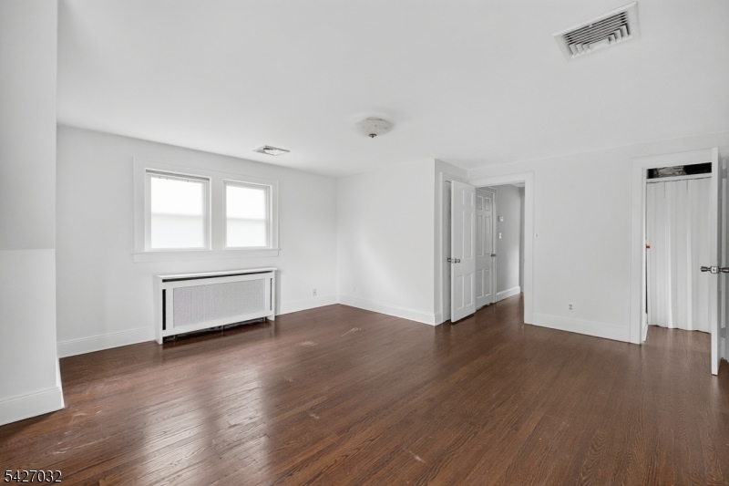 1208 Pompton Ave Property Photo 12