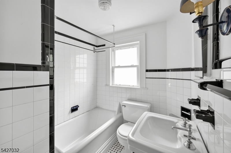 1208 Pompton Ave Property Photo 15