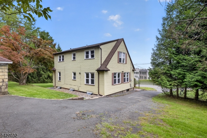 1208 Pompton Ave Property Photo 18