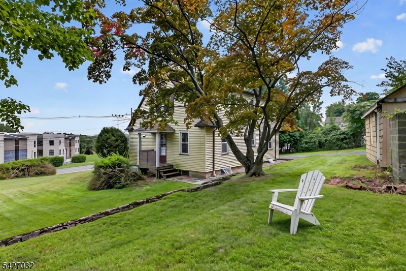 1208 Pompton Ave Property Photo 19