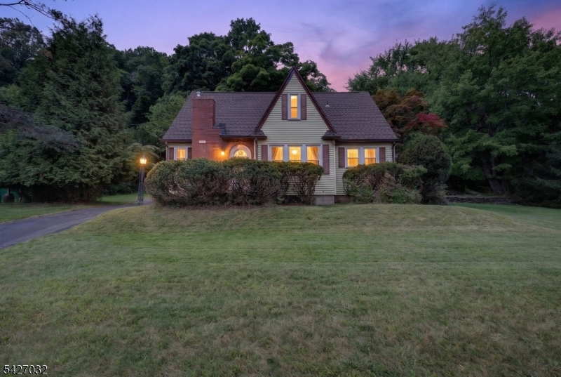 1208 Pompton Ave Property Photo 20
