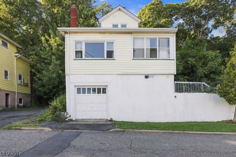 210 Barnert Ave Property Photo 1