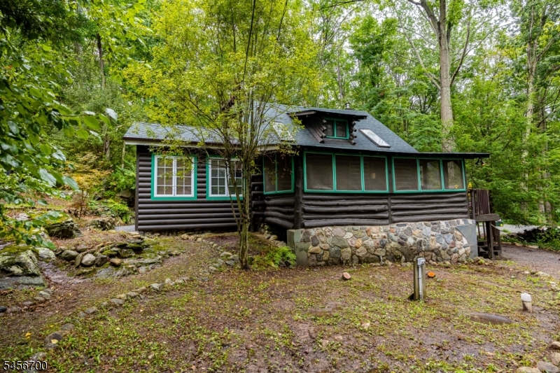 8 Mountainside Dr Property Photo 3